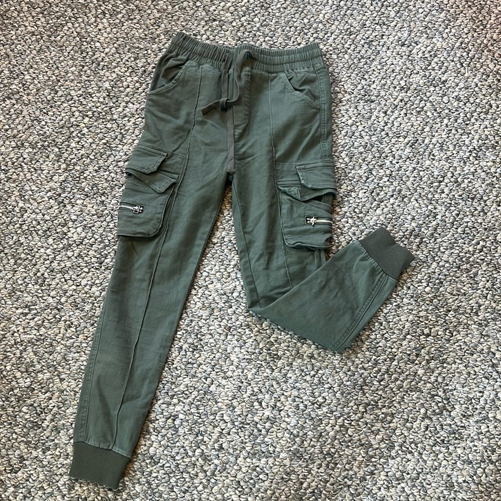 Women’s cargo joggers